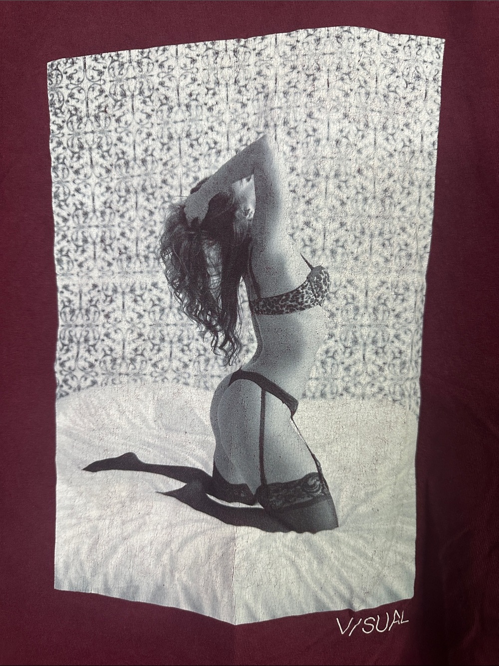V/SUAL Men’s Short Sleeve Graphic Tee in Burgundy (flaws) - Picture 3 of 7